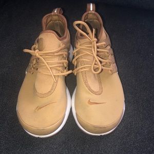 Nike prestos gold elemental
